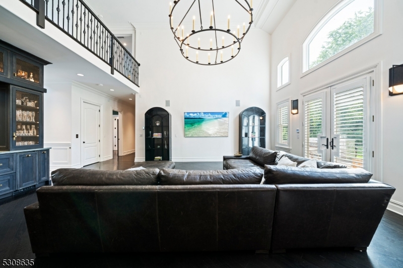 Photo 11 of 44 of 129 Braidburn Rd house