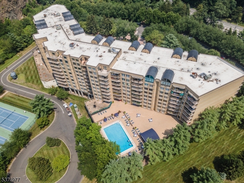 Crown View Manor - Residential