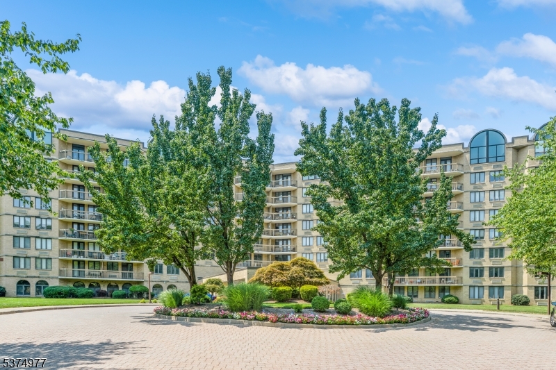 Crown View Manor - Residential