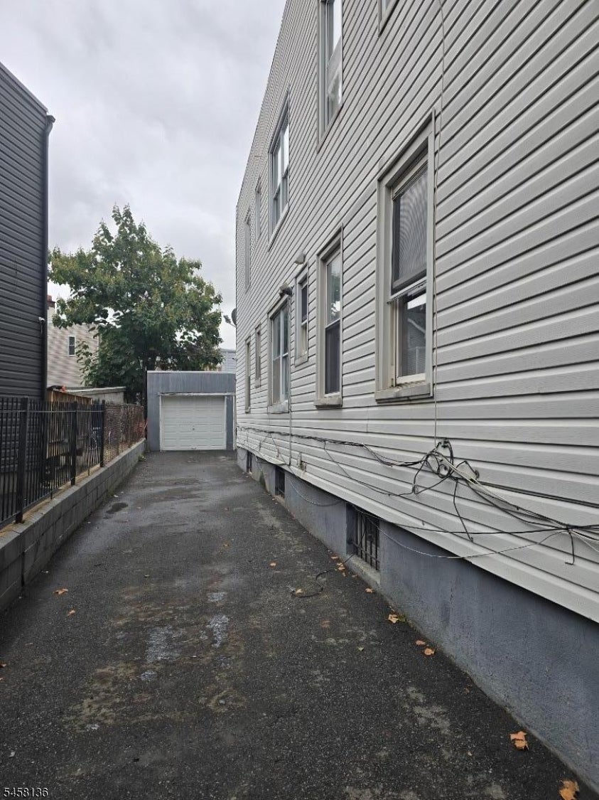 93-95 Hawkins St 4 - Photo 3