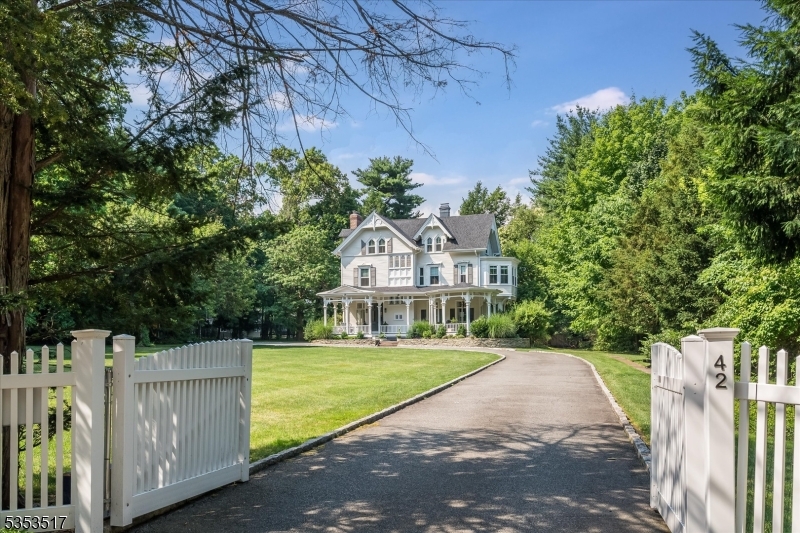42 Llewellyn Rd
