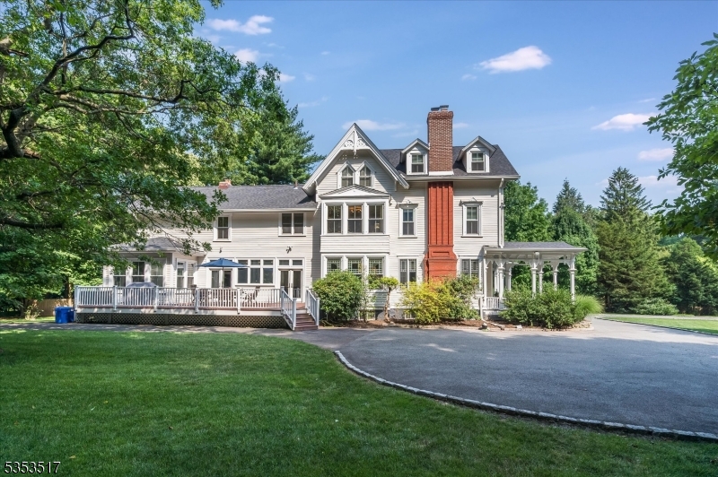 42 Llewellyn Rd
