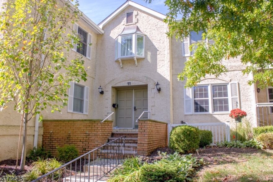 Nicely update 2 bedroom 2 full bath unit on second floor. New appliances, granite tops, freshly painted, fireplace, balcony, hardwood floors attached garage, storage area and more. Amenities include pool & tennis, ready to move-in May 1rst.