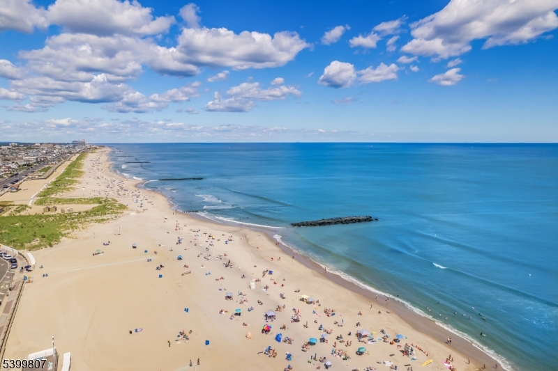 Avon Lakeview Townhomes - Residential