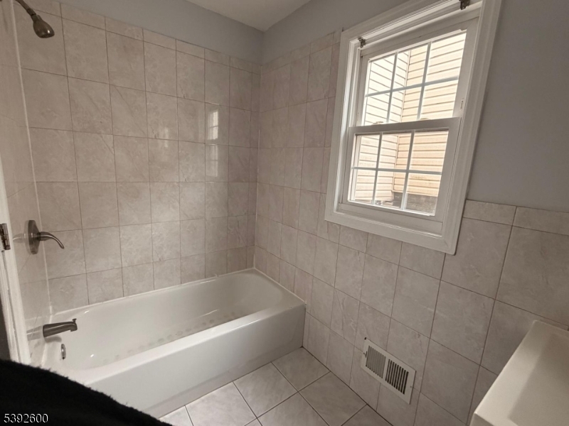 PORT ELIZABETH - Residential Lease