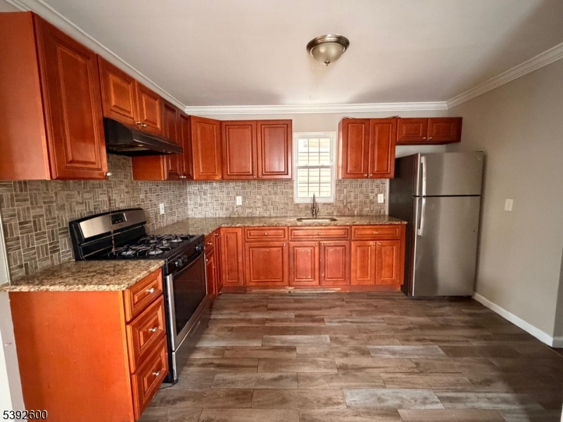 PORT ELIZABETH - Residential Lease