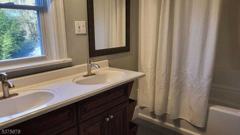 DOWNTOWN DOVER - Residential Lease