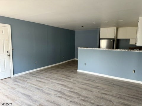 MLS: 4049942