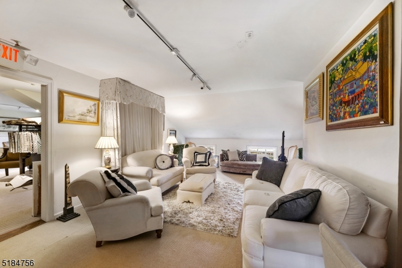 The Country Mile - Commercial Sale