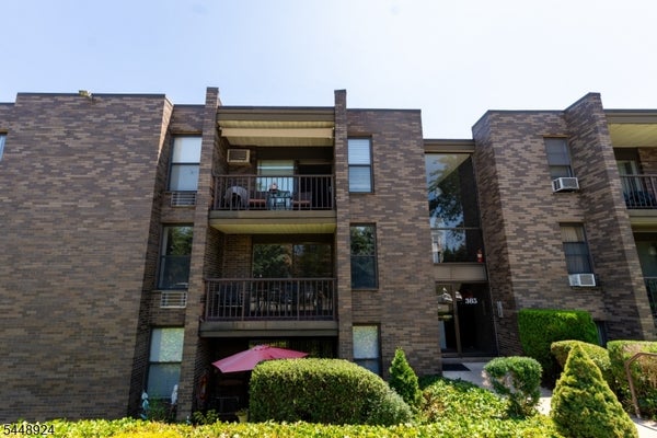 355 RIVER RD, NUTLEY, NJ 07110 - Image 9d86fb6fbcf66d9bfffe314d0932afe0/49881141