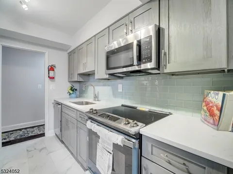 377 S Harrison St Unit 5H, East Orange City, NJ 07018 - MLS#: 3933931
