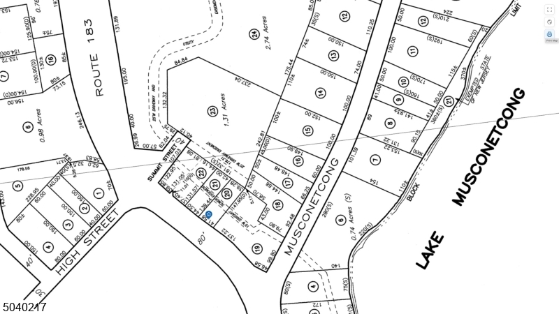 Main image without alt text