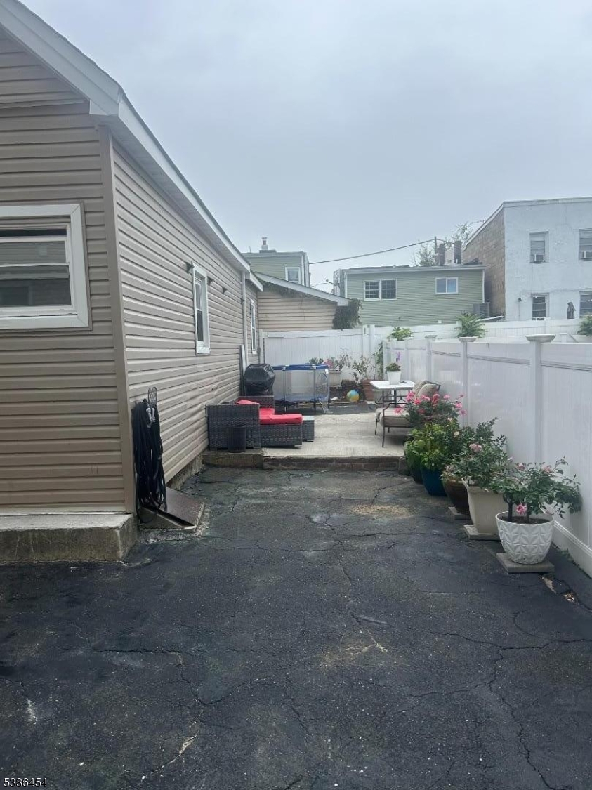 Silver Lake Station - Residential Income