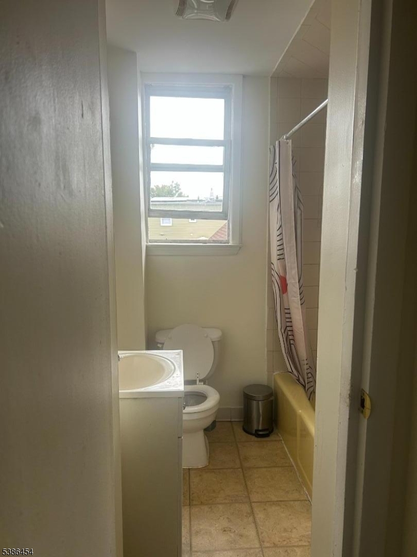 Silver Lake Station - Residential Income