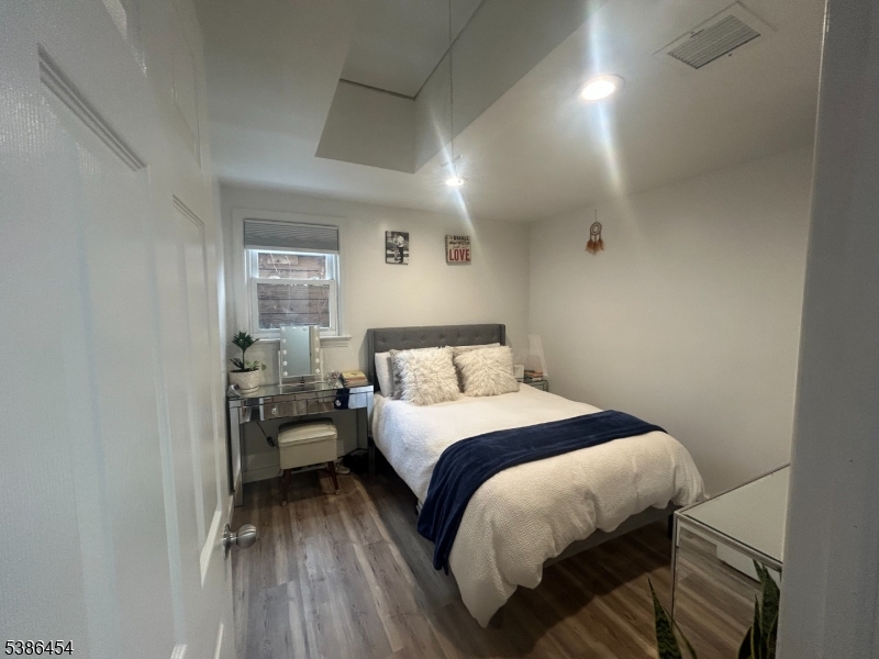 Silver Lake Station - Residential Income