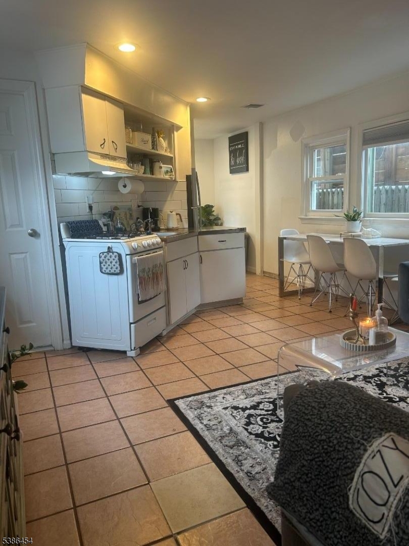 Silver Lake Station - Residential Income