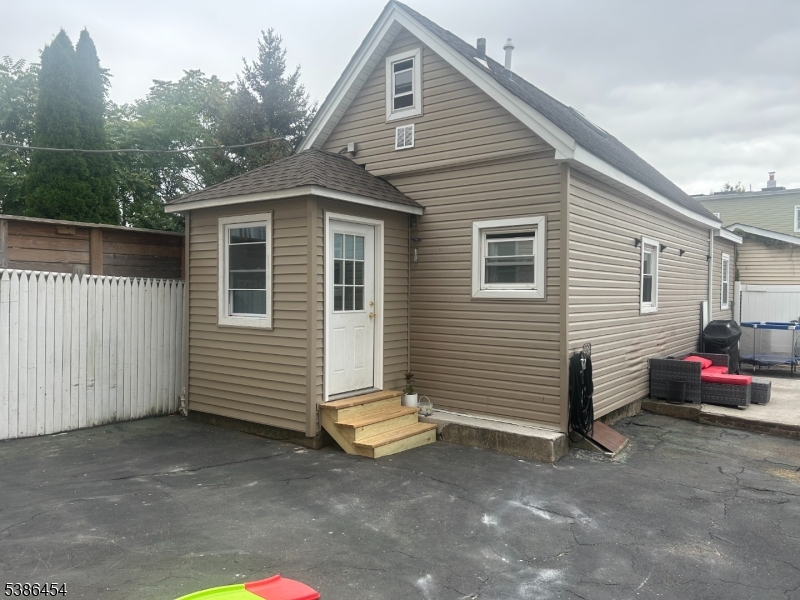 Silver Lake Station - Residential Income