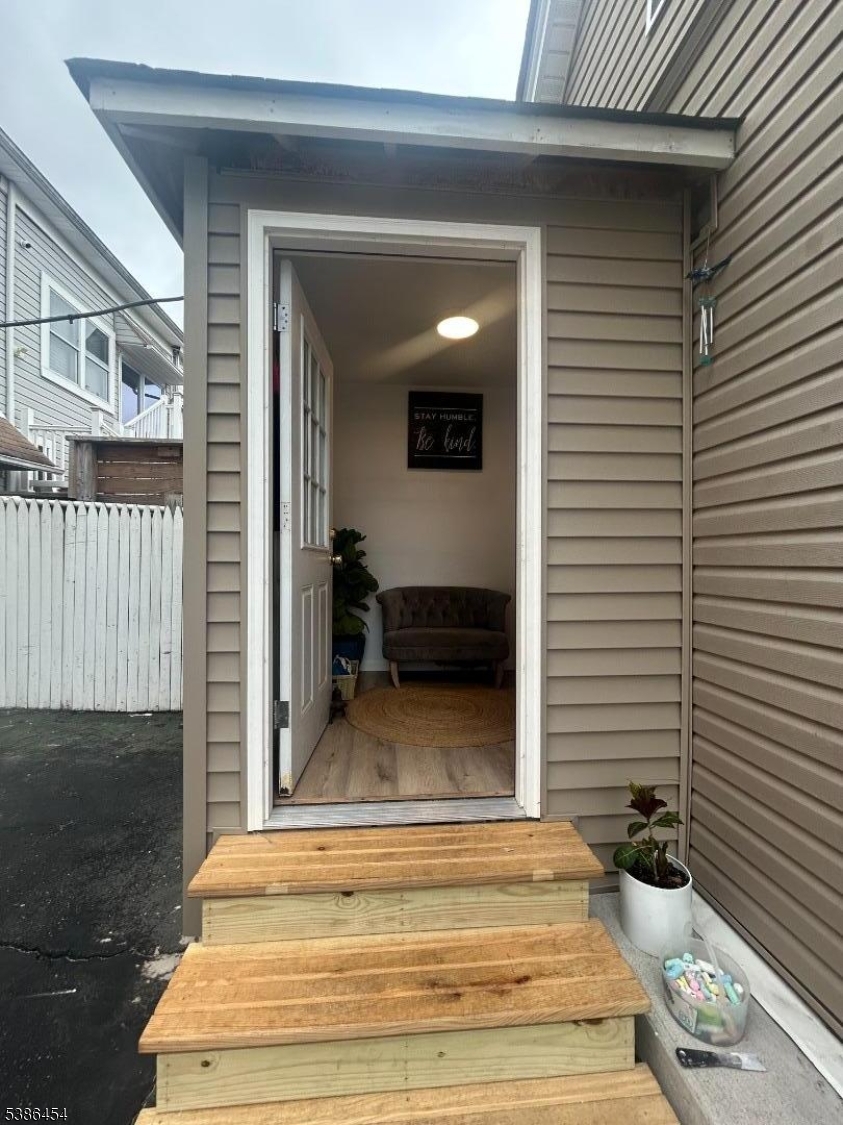 Silver Lake Station - Residential Income