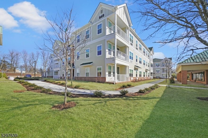 The Franklin at Hillsborough offers extraordinary, spacious apartments for rent with top-of-the-line finishes, open layout, with upscale features such as laminated floors, an island kitchen featuring Quartz Waterfall countertops with stainless steel appliances, full size washer/dryer in unit, roomy baths with elegant glass sliding doors, plus plenty of closet space. Live with all the perks of this open-air shopping center at your fingertips!  As a resident of The Franklin at Hillsborough, Hillsborough Centre is conveniently located right next to the apartment complex to give residents downtown living and shopping within their community.  This beautifully landscaped, new shopping center catering to the surrounding communities and visitors to the area has a unique blend of tenants focused on the best retailers that provide personal attention and offer unique products with a focus on health and wellness. Square Footage Per builder.