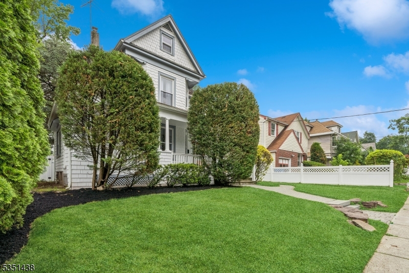 Englewood City, New Jersey 07631, United States, 5 Bedrooms Bedrooms, ,3 BathroomsBathrooms,Residential,Pending,154188