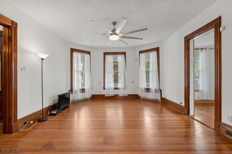 Englewood City, New Jersey 07631, United States, 5 Bedrooms Bedrooms, ,3 BathroomsBathrooms,Residential,Pending,154188