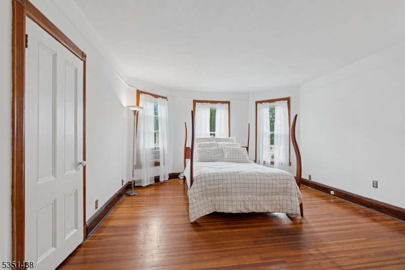 Englewood City, New Jersey 07631, United States, 5 Bedrooms Bedrooms, ,3 BathroomsBathrooms,Residential,Pending,154188