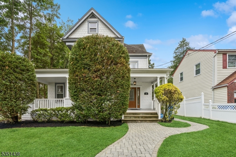 Englewood City, New Jersey 07631, United States, 5 Bedrooms Bedrooms, ,3 BathroomsBathrooms,Residential,Pending,154188