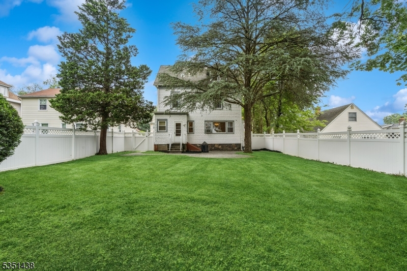 Englewood City, New Jersey 07631, United States, 5 Bedrooms Bedrooms, ,3 BathroomsBathrooms,Residential,Pending,154188