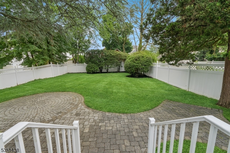 Englewood City, New Jersey 07631, United States, 5 Bedrooms Bedrooms, ,3 BathroomsBathrooms,Residential,Pending,154188