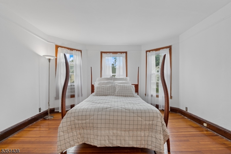 Englewood City, New Jersey 07631, United States, 5 Bedrooms Bedrooms, ,3 BathroomsBathrooms,Residential,Pending,154188