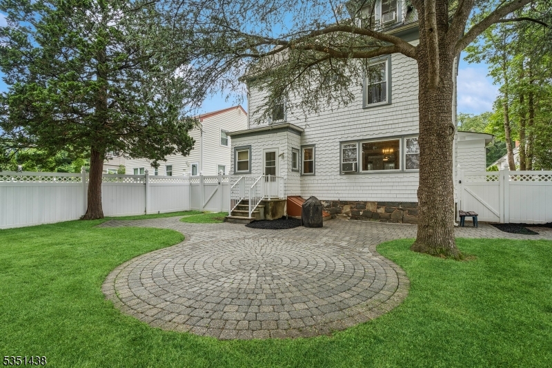 Englewood City, New Jersey 07631, United States, 5 Bedrooms Bedrooms, ,3 BathroomsBathrooms,Residential,Pending,154188