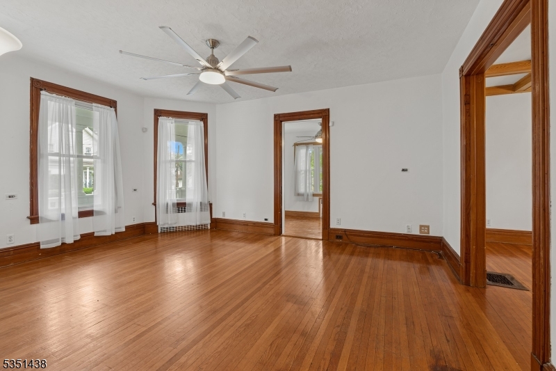 Englewood City, New Jersey 07631, United States, 5 Bedrooms Bedrooms, ,3 BathroomsBathrooms,Residential,Pending,154188