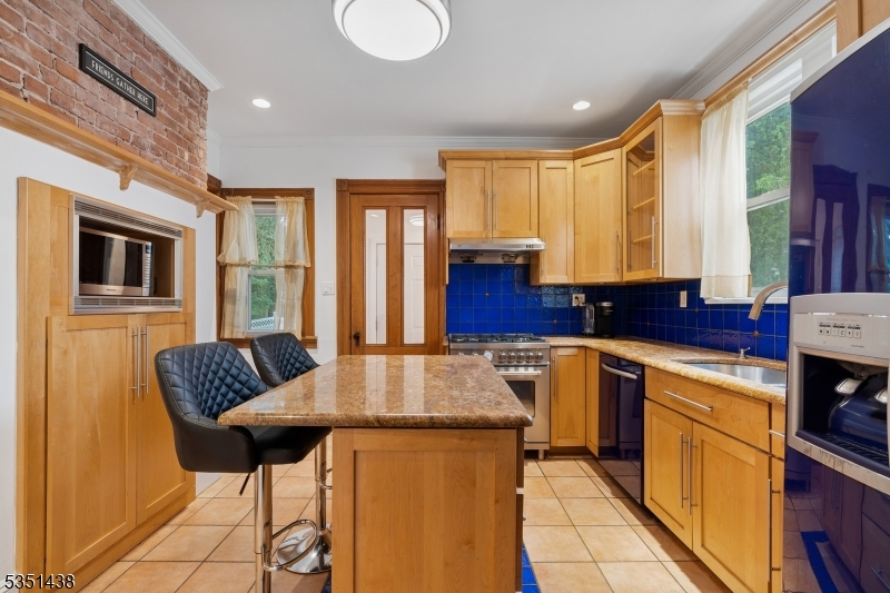 Englewood City, New Jersey 07631, United States, 5 Bedrooms Bedrooms, ,3 BathroomsBathrooms,Residential,Pending,154188