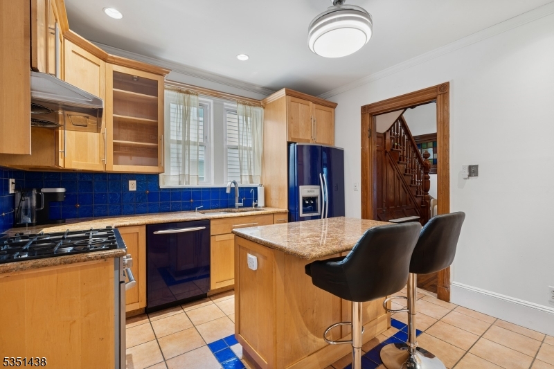 Englewood City, New Jersey 07631, United States, 5 Bedrooms Bedrooms, ,3 BathroomsBathrooms,Residential,Pending,154188