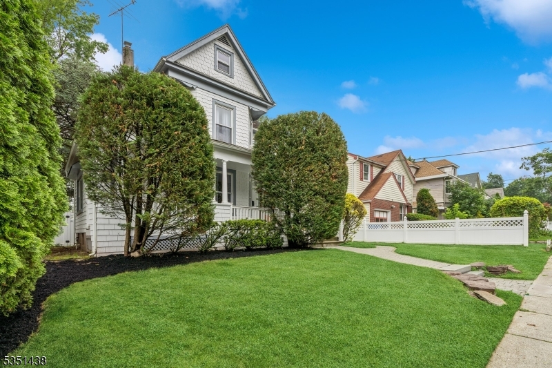 Englewood City, New Jersey 07631, United States, 5 Bedrooms Bedrooms, ,3 BathroomsBathrooms,Residential,Pending,154188