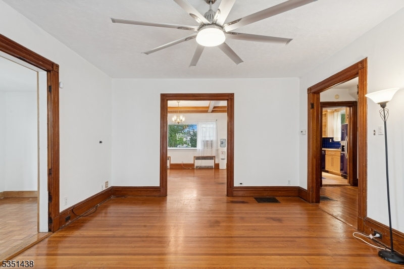 Englewood City, New Jersey 07631, United States, 5 Bedrooms Bedrooms, ,3 BathroomsBathrooms,Residential,Pending,154188