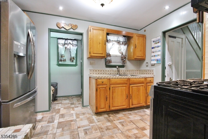 Plainfield City, New Jersey 07060, United States, 2 Bedrooms Bedrooms, ,2 BathroomsBathrooms,Residential,Active,120350