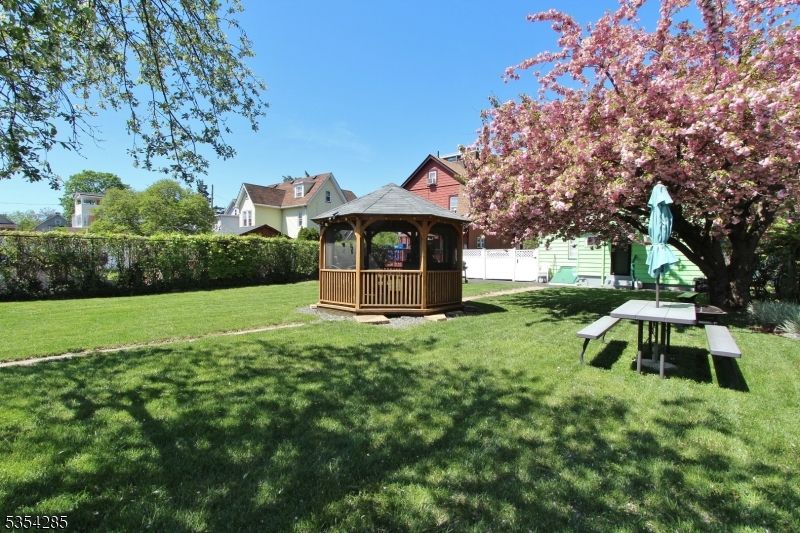 Plainfield City, New Jersey 07060, United States, 2 Bedrooms Bedrooms, ,2 BathroomsBathrooms,Residential,Active,120350