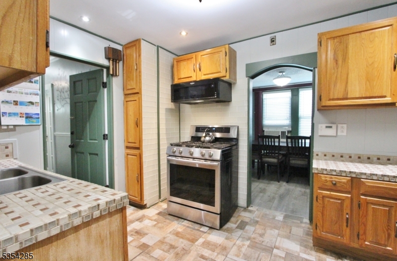 Plainfield City, New Jersey 07060, United States, 2 Bedrooms Bedrooms, ,2 BathroomsBathrooms,Residential,Active,120350