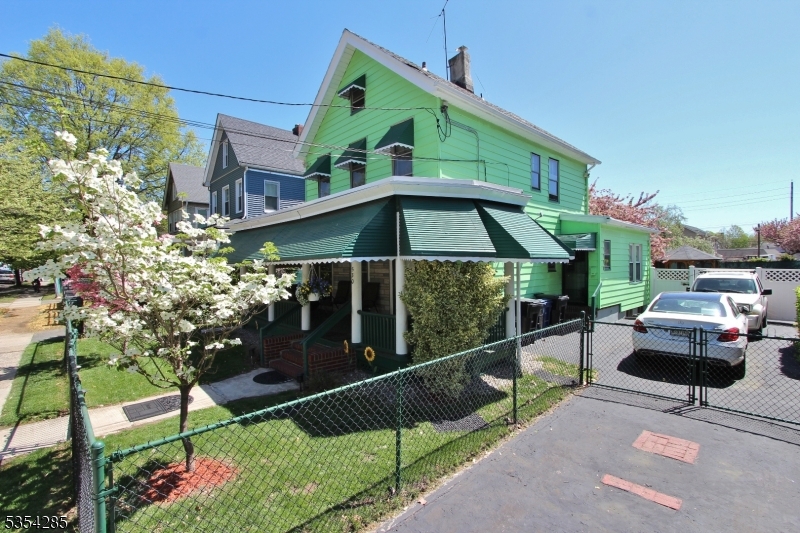 Plainfield City, New Jersey 07060, United States, 2 Bedrooms Bedrooms, ,2 BathroomsBathrooms,Residential,Active,120350