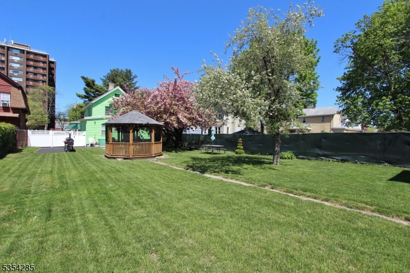 Plainfield City, New Jersey 07060, United States, 2 Bedrooms Bedrooms, ,2 BathroomsBathrooms,Residential,Active,120350