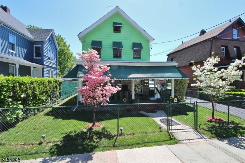 Plainfield City, New Jersey 07060, United States, 2 Bedrooms Bedrooms, ,2 BathroomsBathrooms,Residential,Active,120350