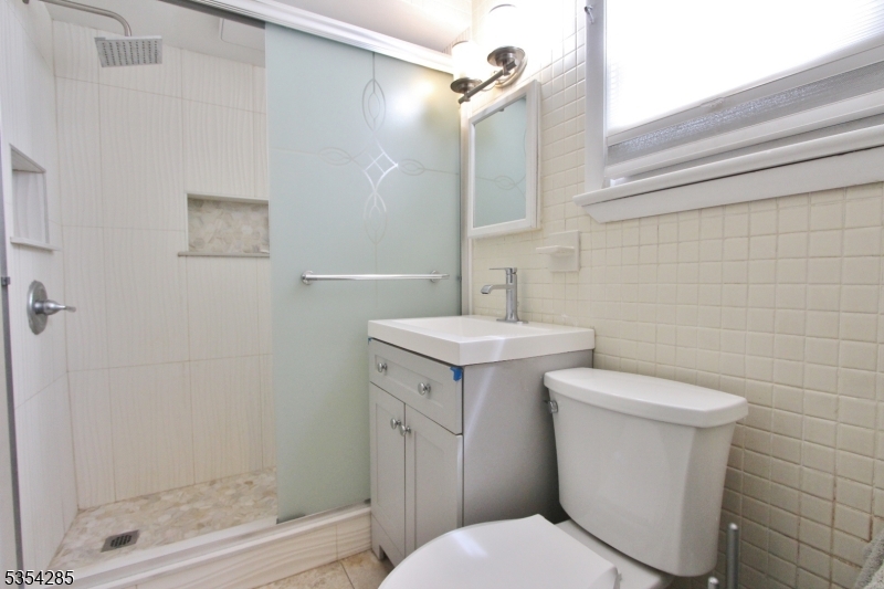 Plainfield City, New Jersey 07060, United States, 2 Bedrooms Bedrooms, ,2 BathroomsBathrooms,Residential,Active,120350