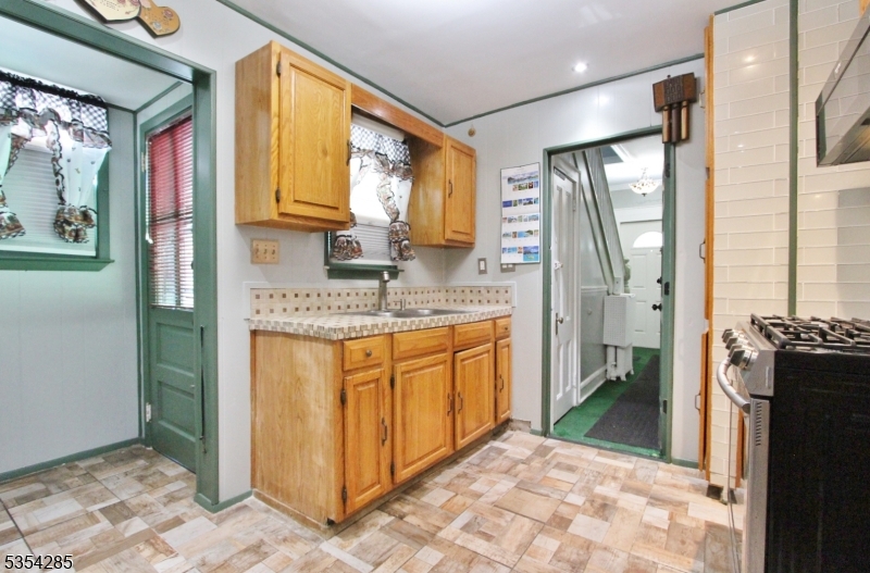 Plainfield City, New Jersey 07060, United States, 2 Bedrooms Bedrooms, ,2 BathroomsBathrooms,Residential,Active,120350