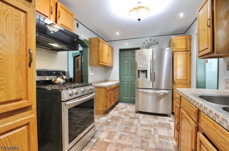 Plainfield City, New Jersey 07060, United States, 2 Bedrooms Bedrooms, ,2 BathroomsBathrooms,Residential,Active,120350