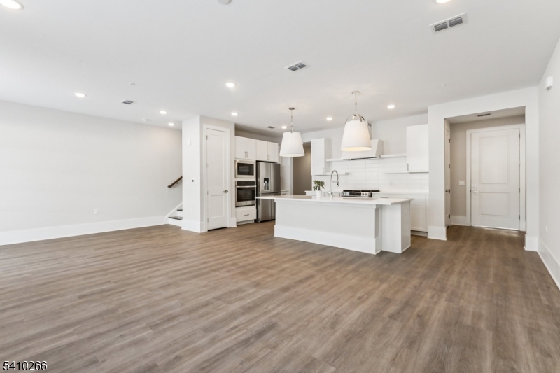 THE HILLS AT WARREN - Residential Lease