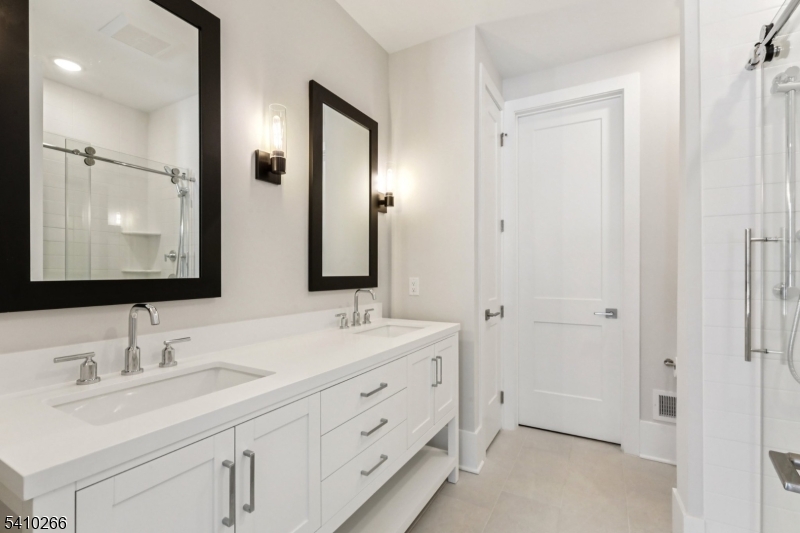 THE HILLS AT WARREN - Residential Lease