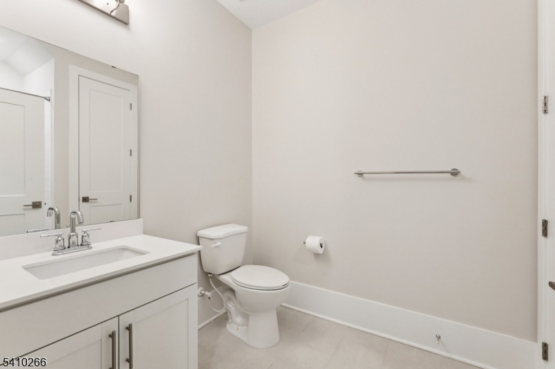 THE HILLS AT WARREN - Residential Lease