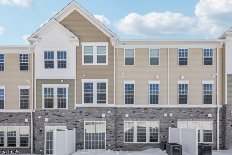 THE HILLS AT WARREN - Residential Lease