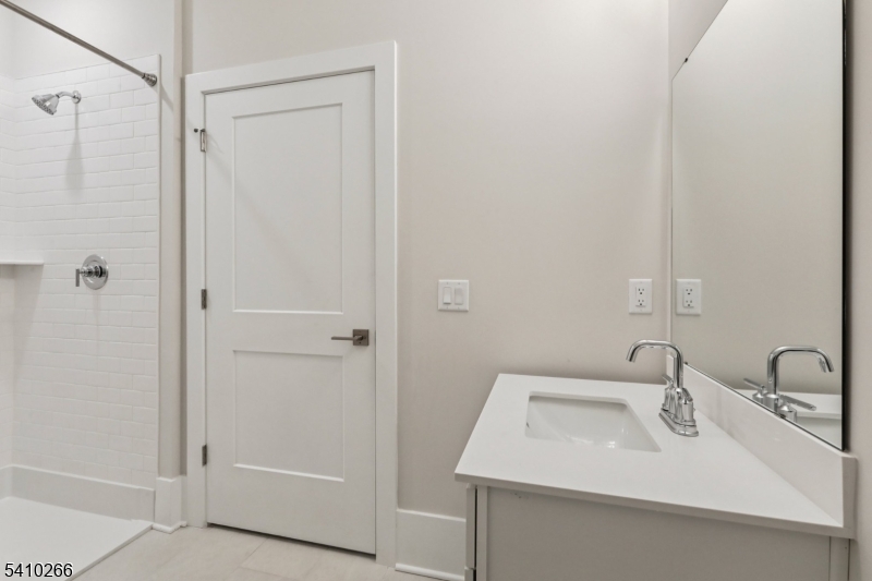 THE HILLS AT WARREN - Residential Lease